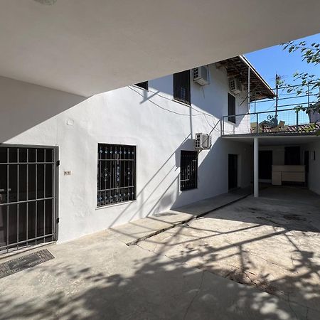 Onetwosleep Guesthouse Shkoder Bagian luar foto