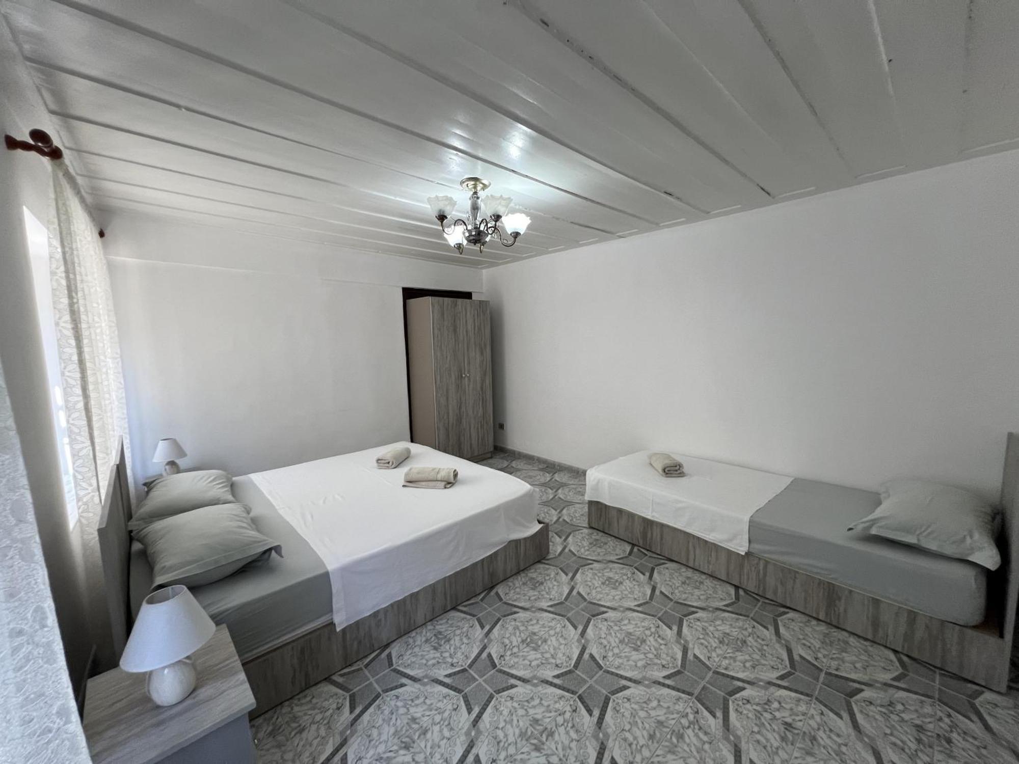 Onetwosleep Guesthouse Shkoder Bagian luar foto