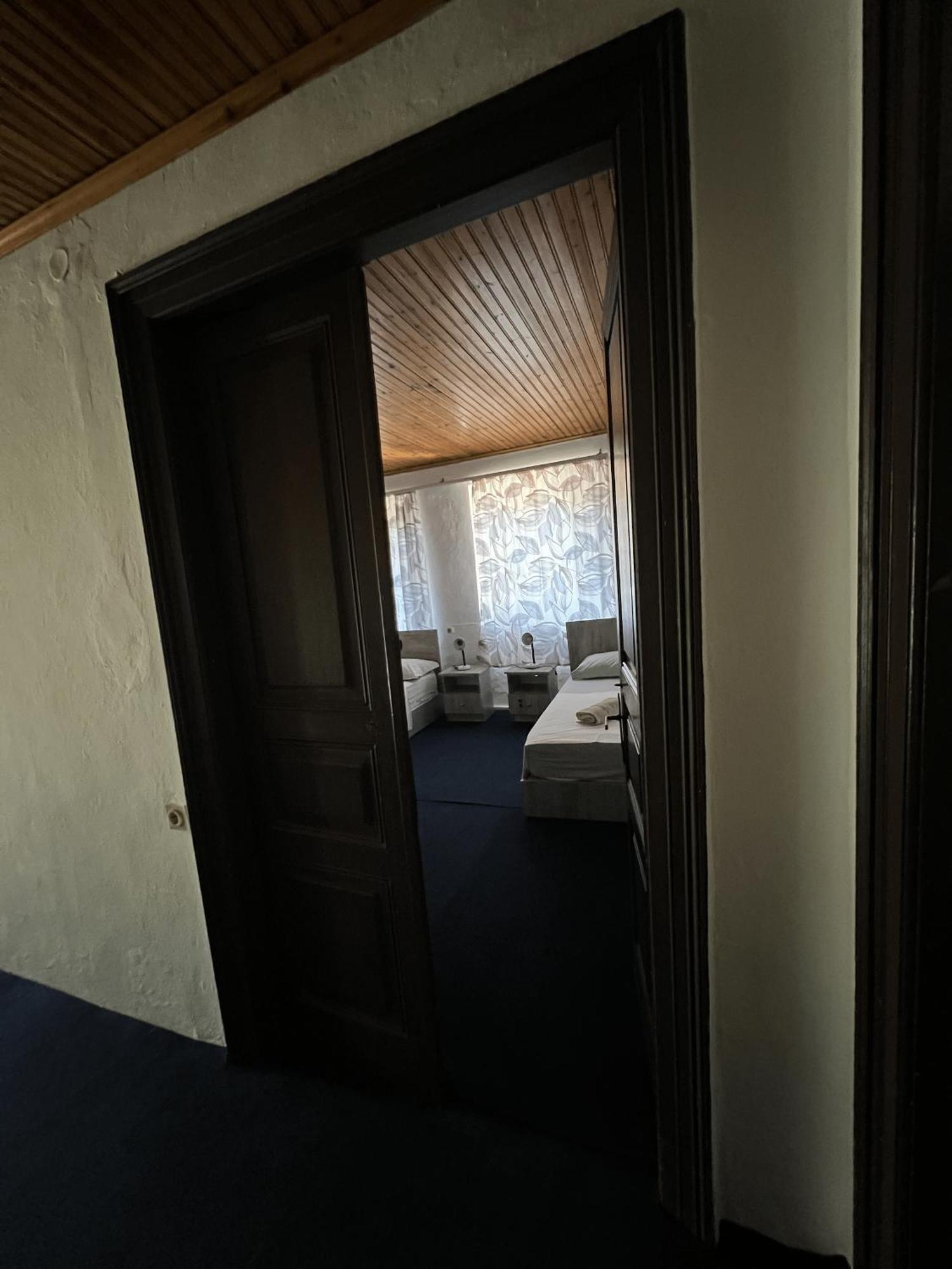 Onetwosleep Guesthouse Shkoder Bagian luar foto