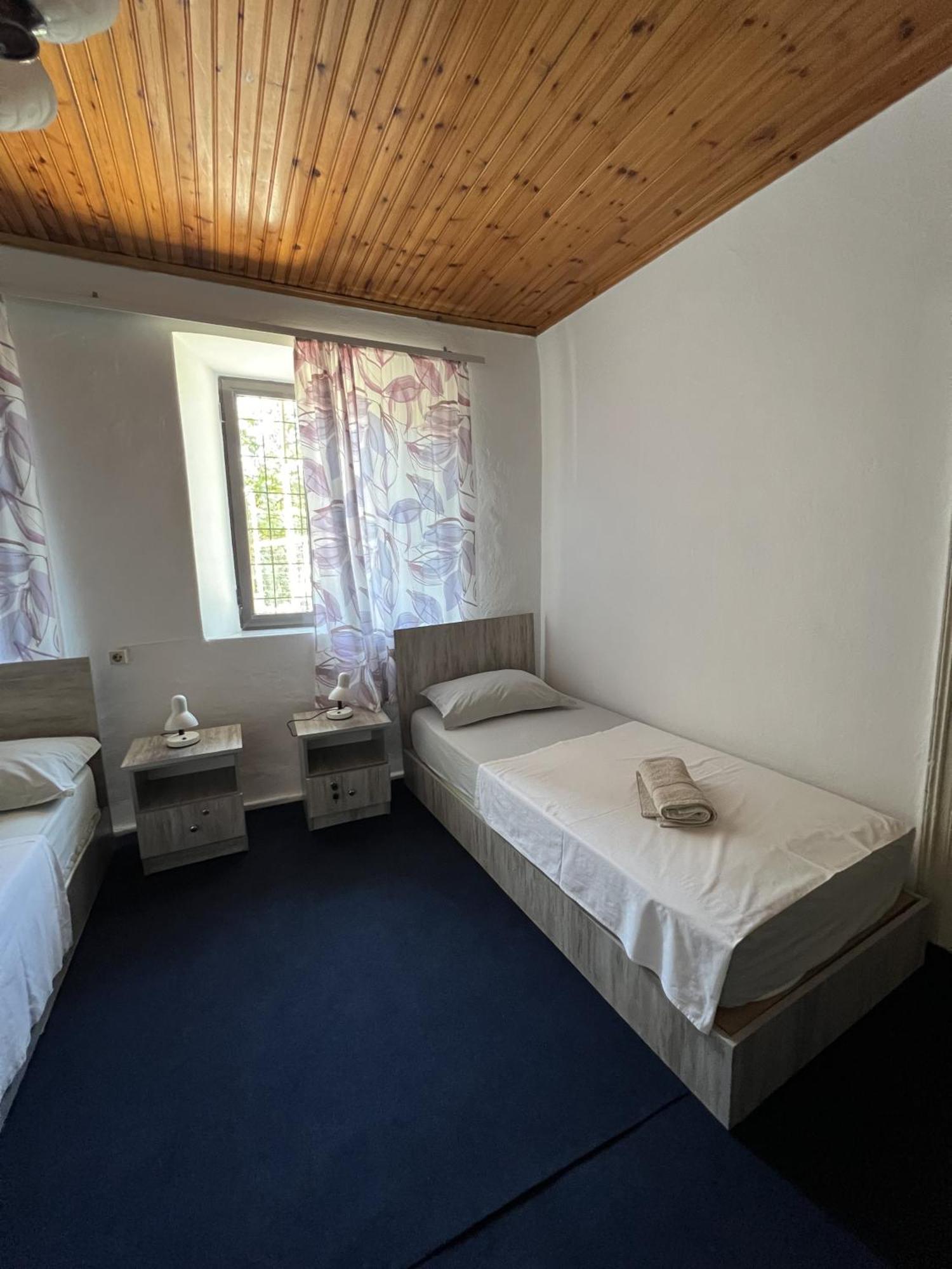 Onetwosleep Guesthouse Shkoder Bagian luar foto