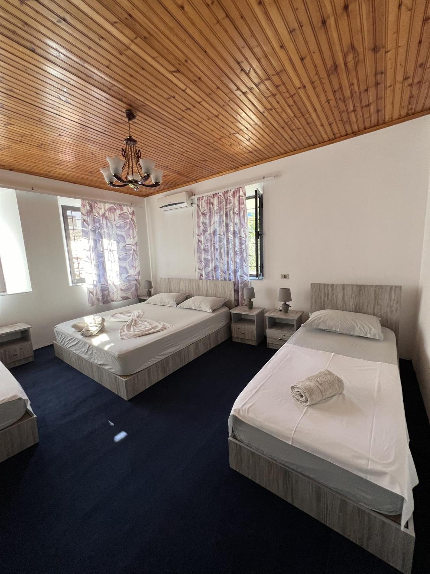 Onetwosleep Guesthouse Shkoder Bagian luar foto