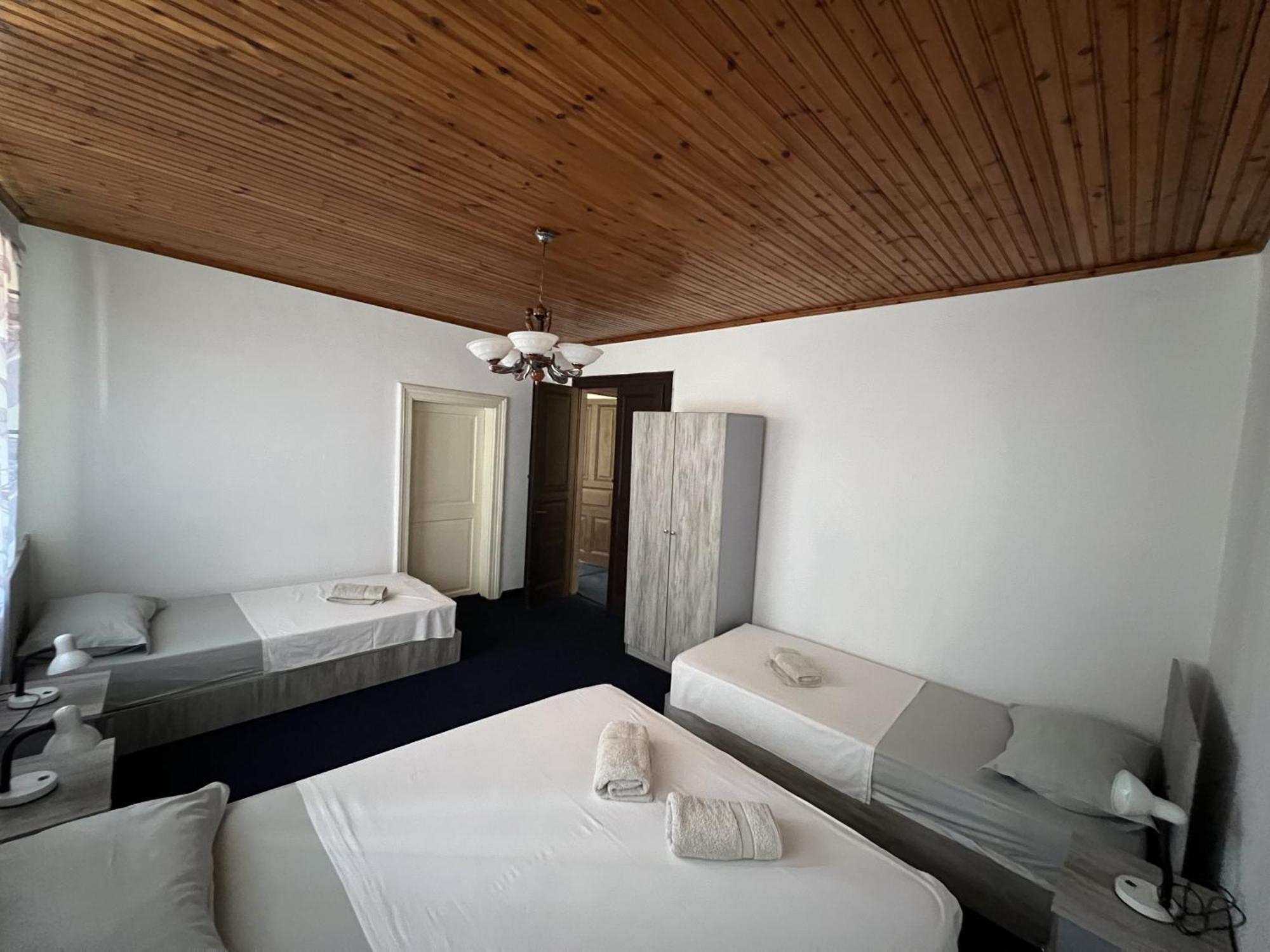 Onetwosleep Guesthouse Shkoder Bagian luar foto