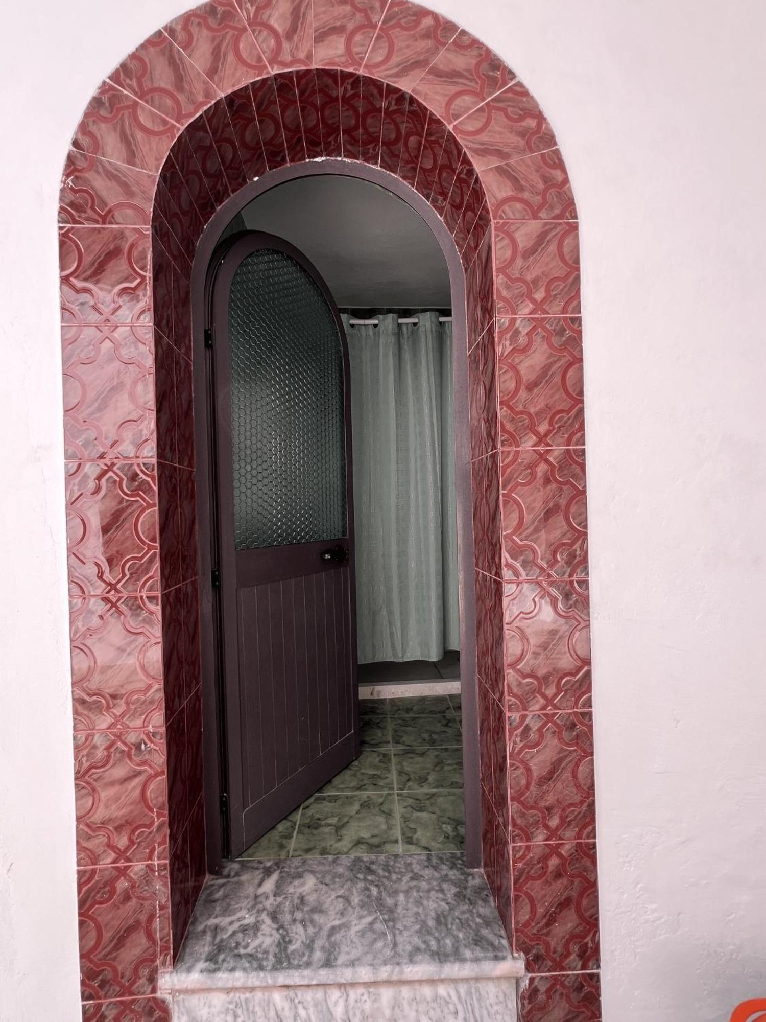 Onetwosleep Guesthouse Shkoder Bagian luar foto