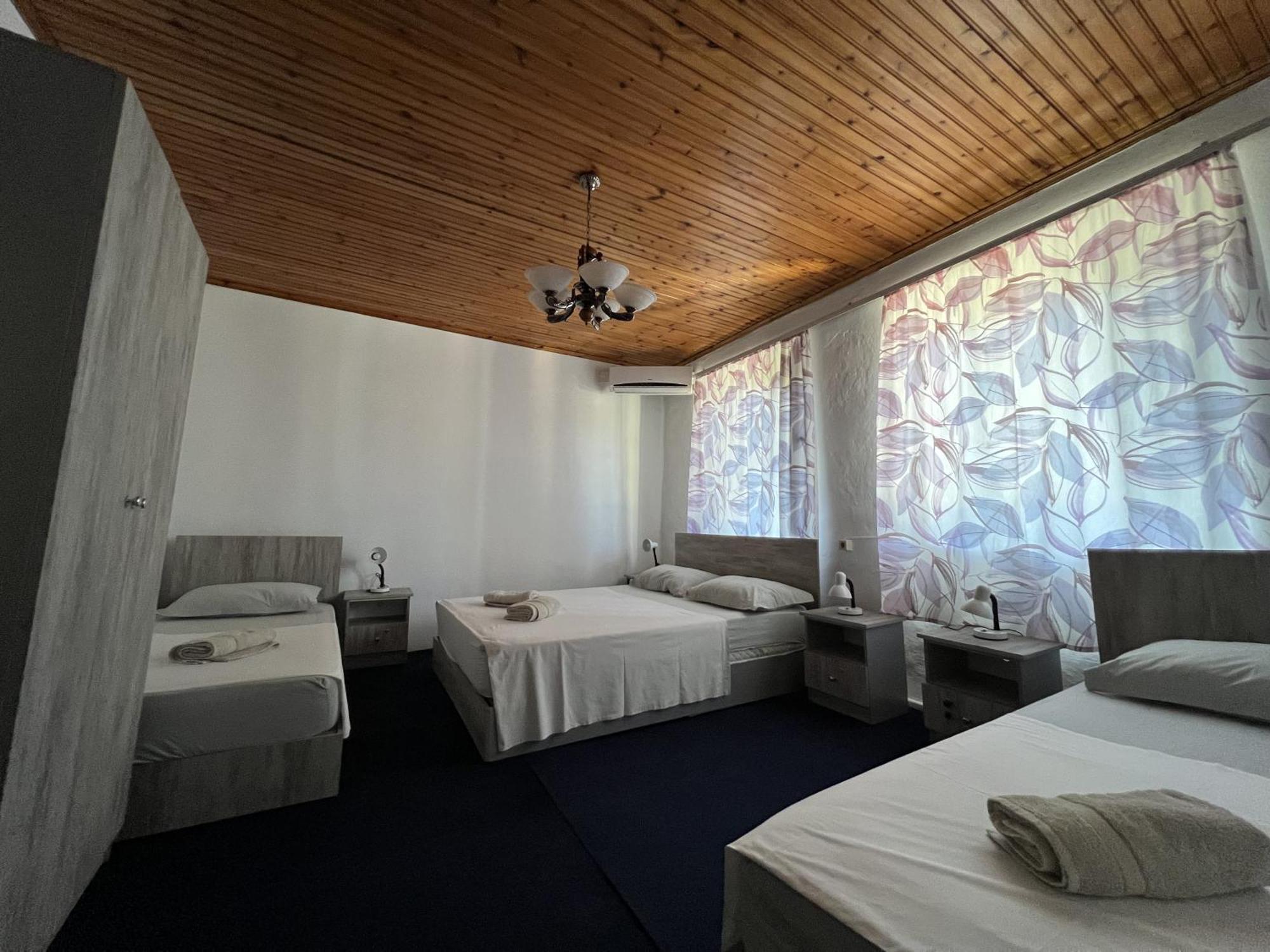Onetwosleep Guesthouse Shkoder Bagian luar foto