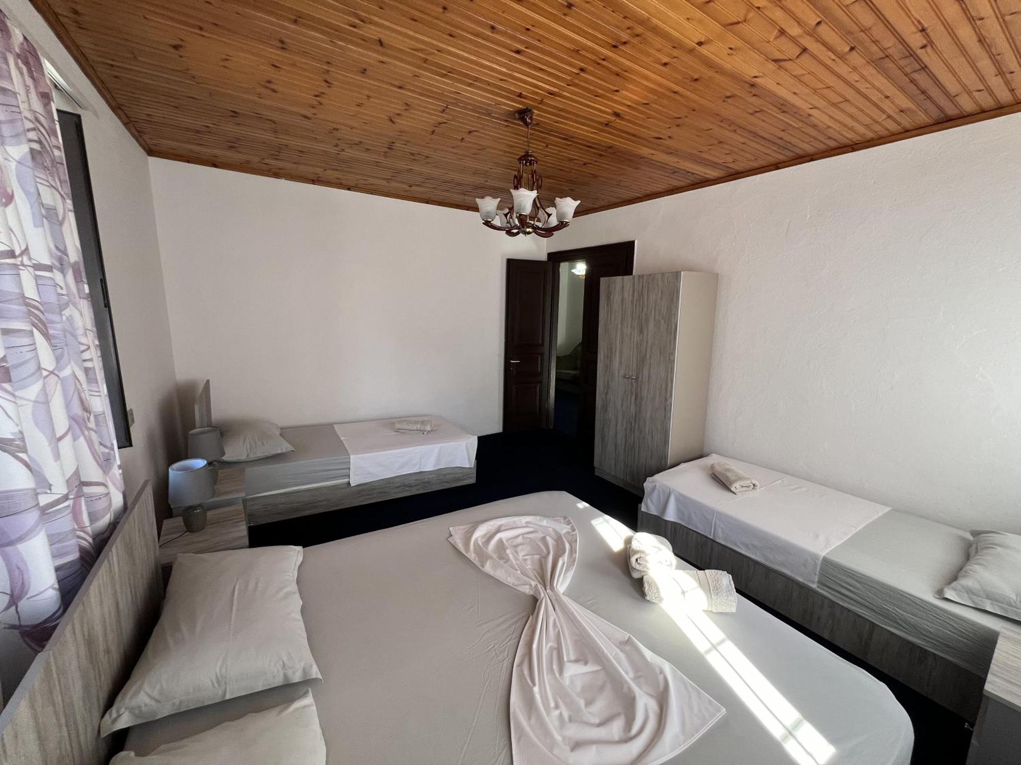 Onetwosleep Guesthouse Shkoder Bagian luar foto