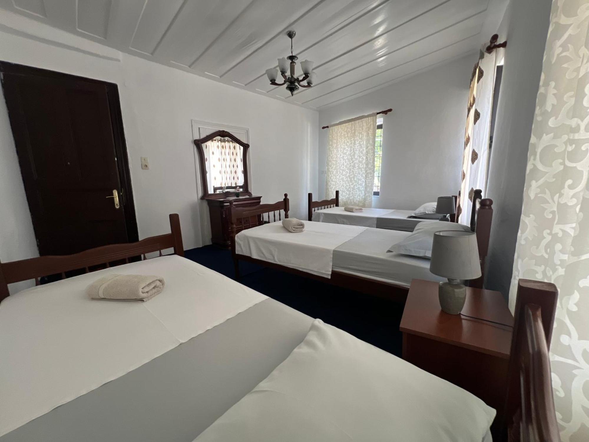 Onetwosleep Guesthouse Shkoder Bagian luar foto